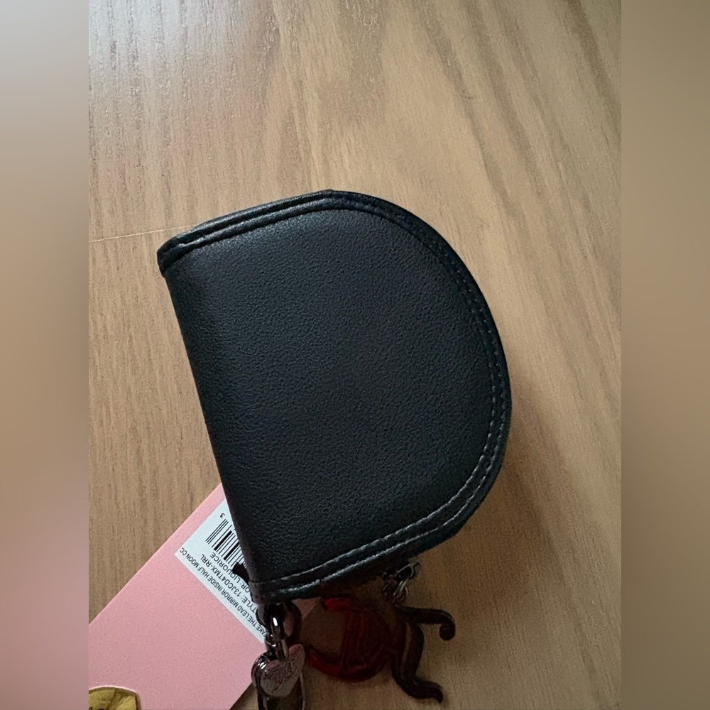 New juicy couture taking the lead half moon wallet - Picture 3 of 5